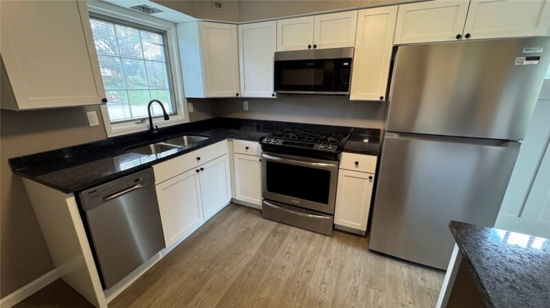 3832 Cynthia Dr — photo 2