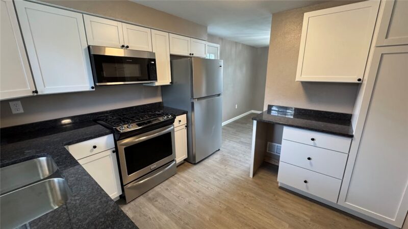 3832 Cynthia Dr — photo 3