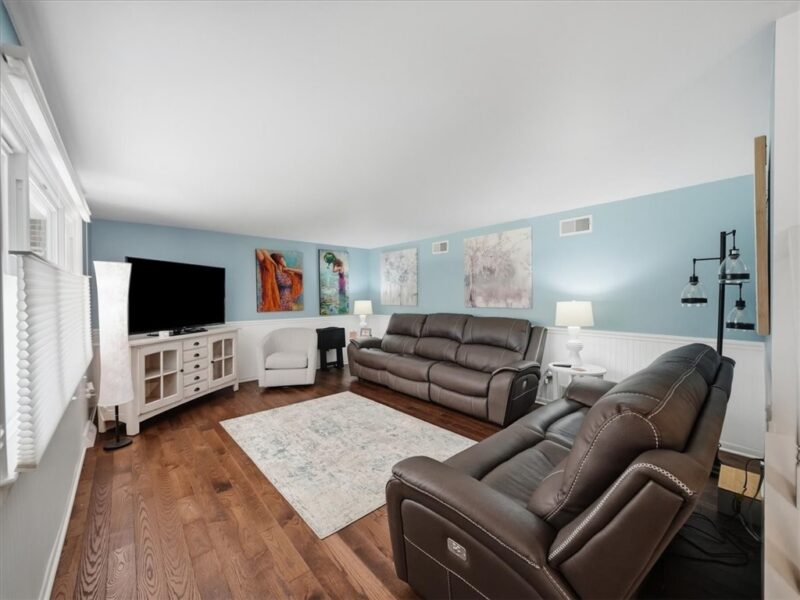 1219 Pleasant St — photo 4