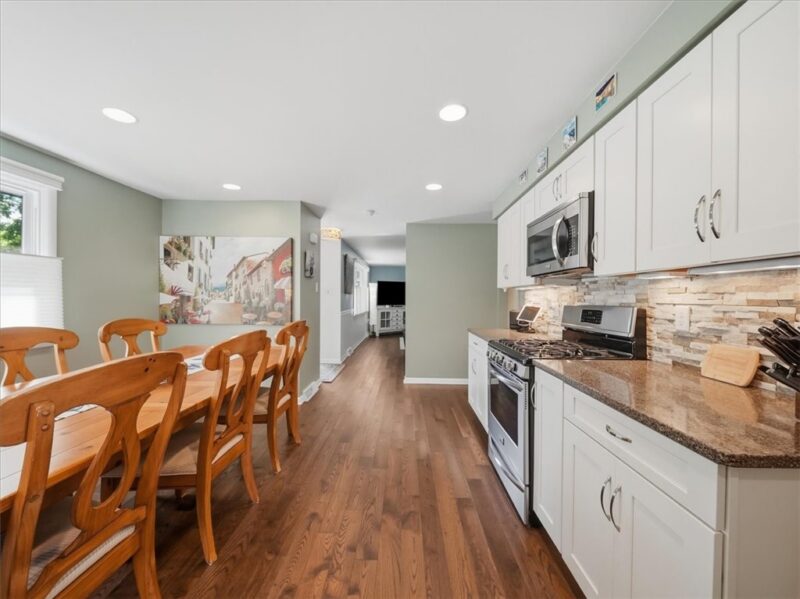 1219 Pleasant St — photo 5