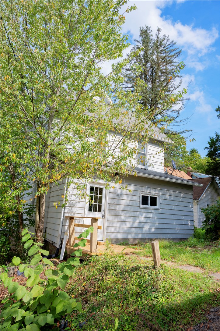 226 Morton Ave — photo 3