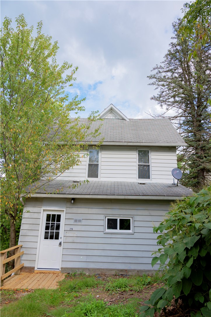 226 Morton Ave — photo 4