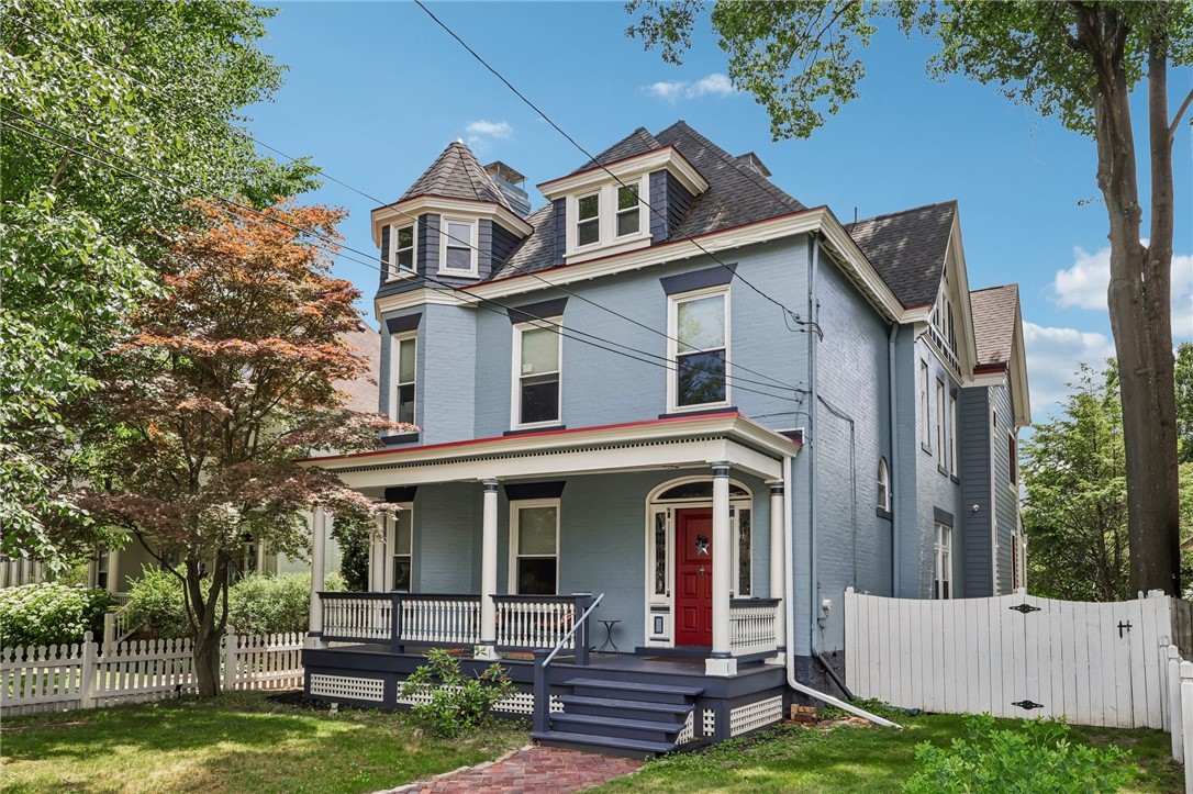 884 Thorn Street — photo 1