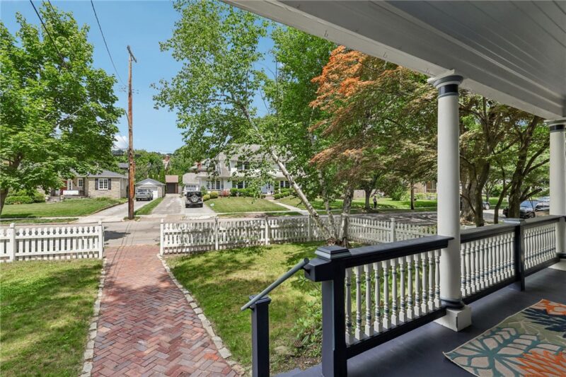 884 Thorn Street — photo 2