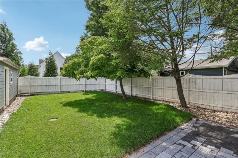 884 Thorn Street — photo 3