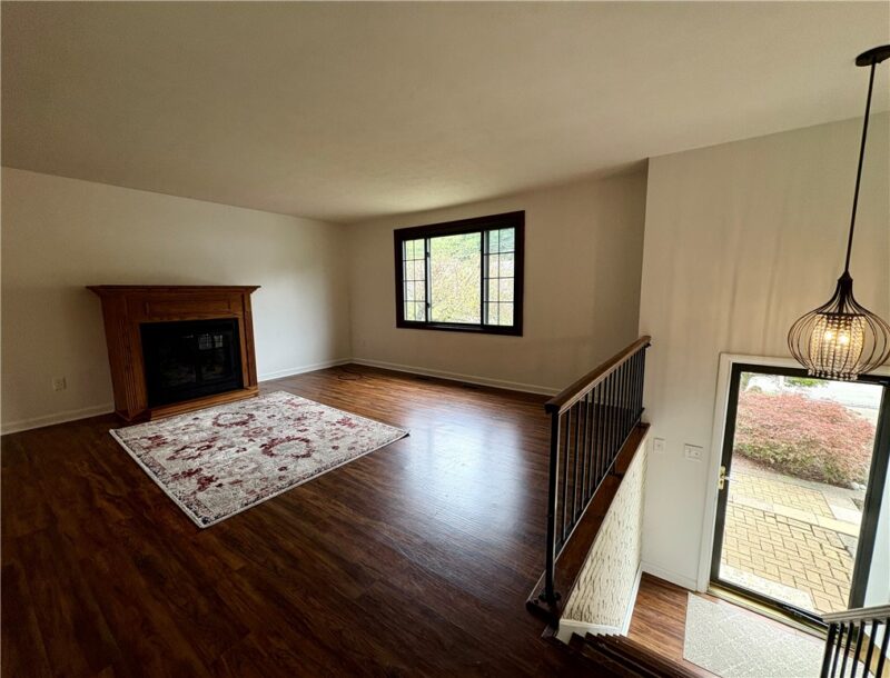 556 Catskill Dr — photo 6