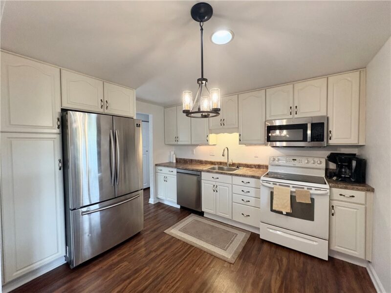 556 Catskill Dr — photo 8