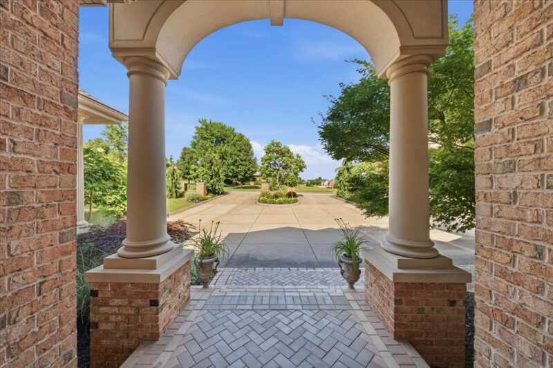 217 Fox Hollow DRIVE — photo 2