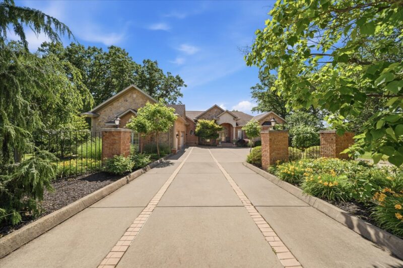 217 Fox Hollow DRIVE — photo 3