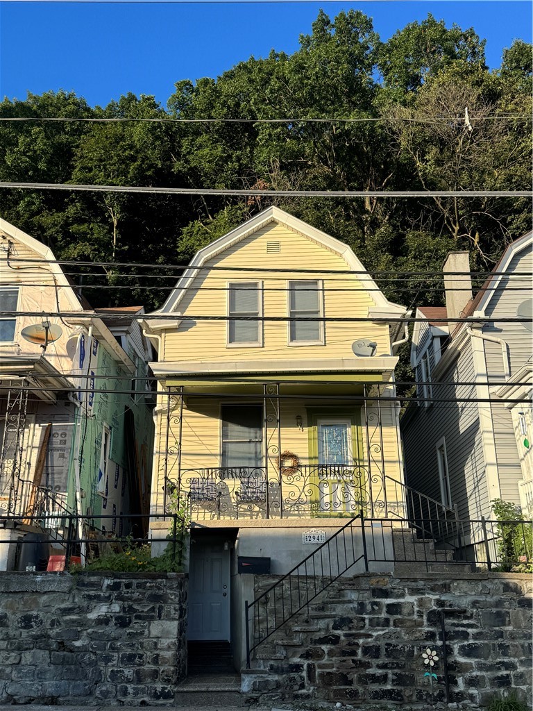 294 Beaver St — photo 1