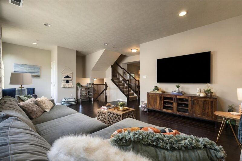 704 Broadmore Lane — photo 3
