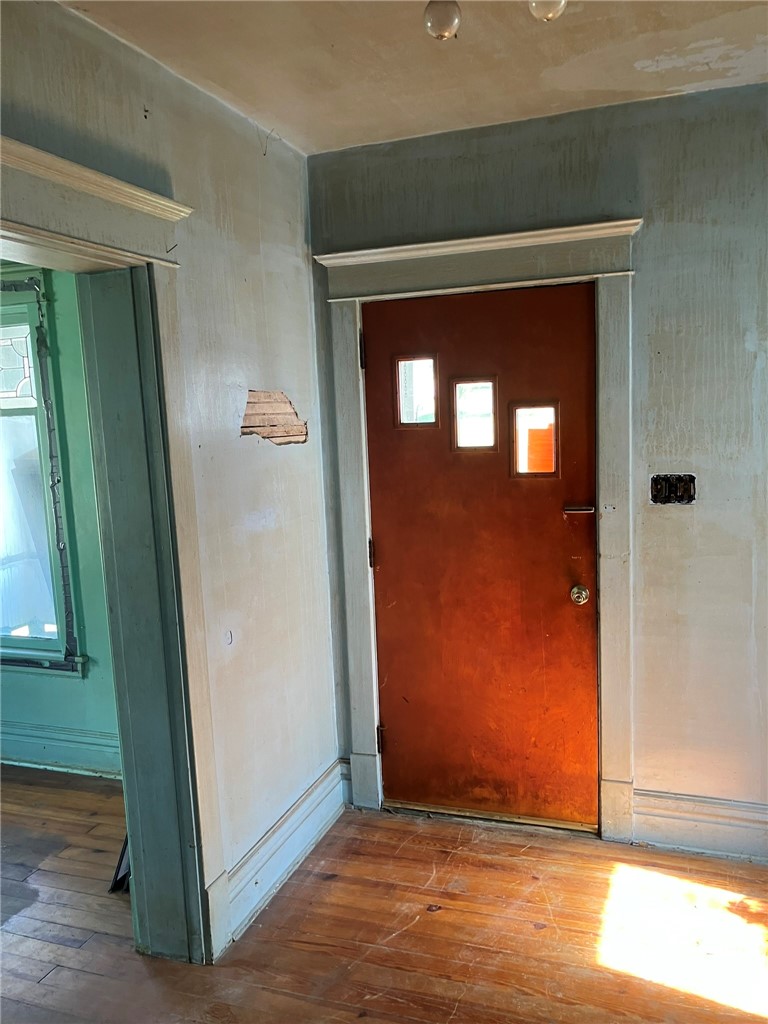 541 Lorain St — photo 5