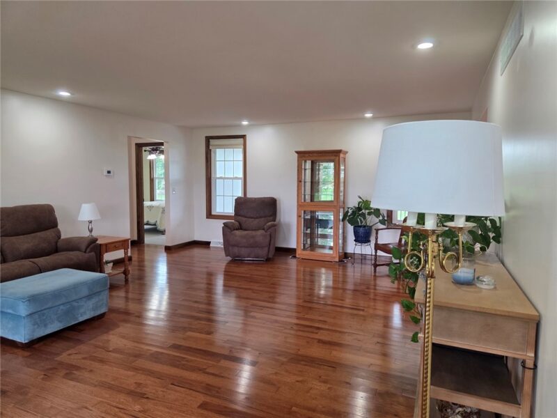 305 Dick Rd — photo 4
