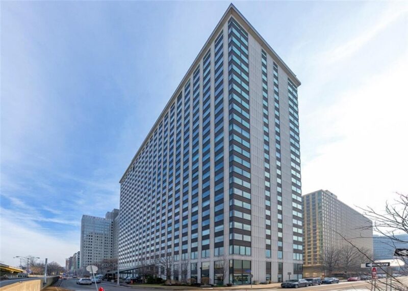 320 Fort Duquesne BOULEVARD 5C — photo 2