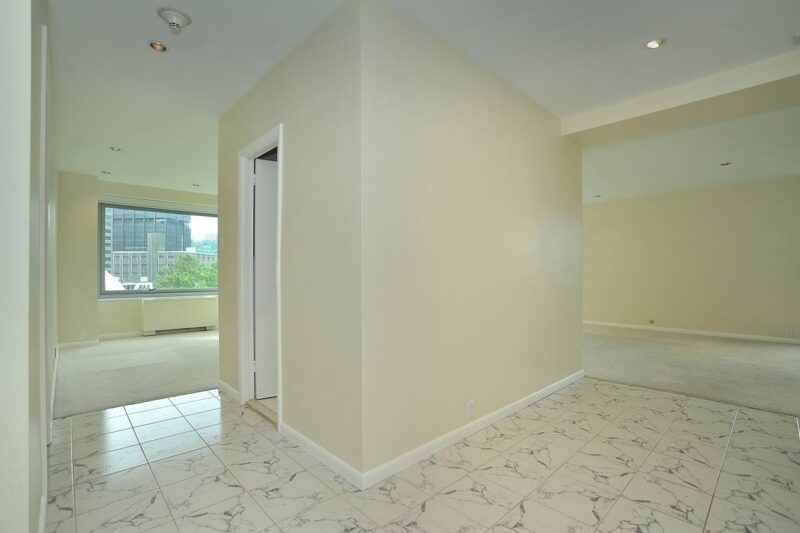 320 Fort Duquesne BOULEVARD 5C — photo 4