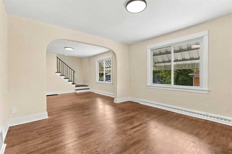 706 Hissam St — photo 2