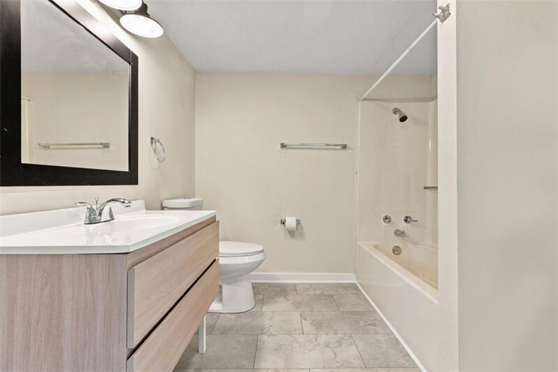 706 Hissam St — photo 3