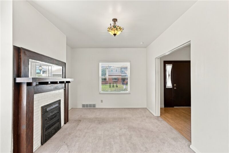 410 Center Ave — photo 6