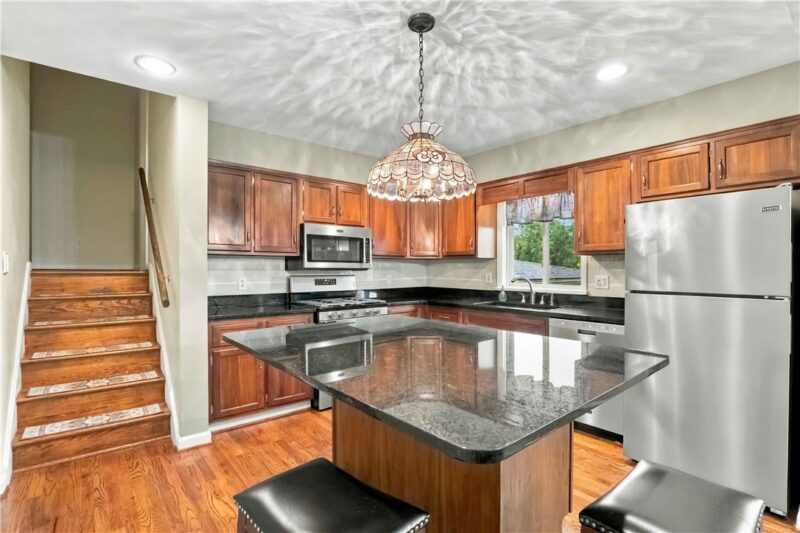 801 Williams Ave — photo 4