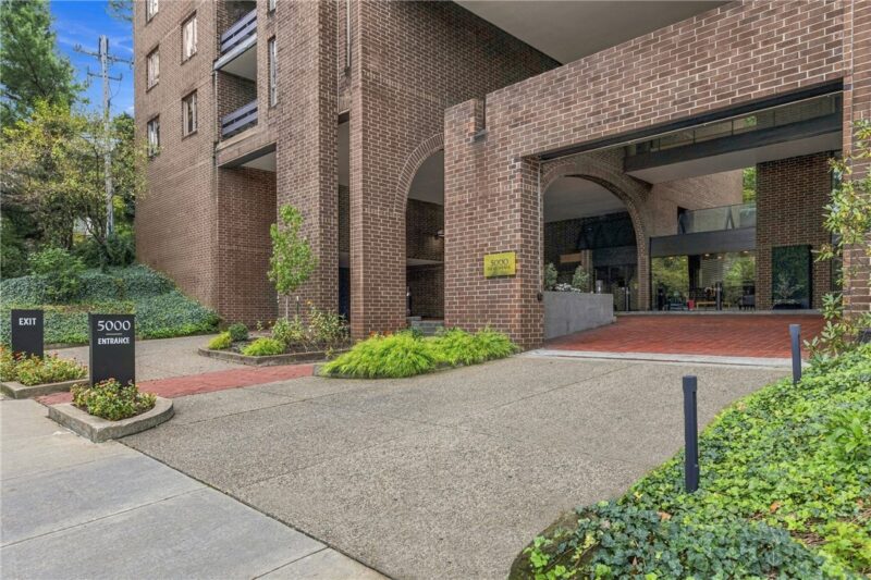 5000 Fifth Avenue 205