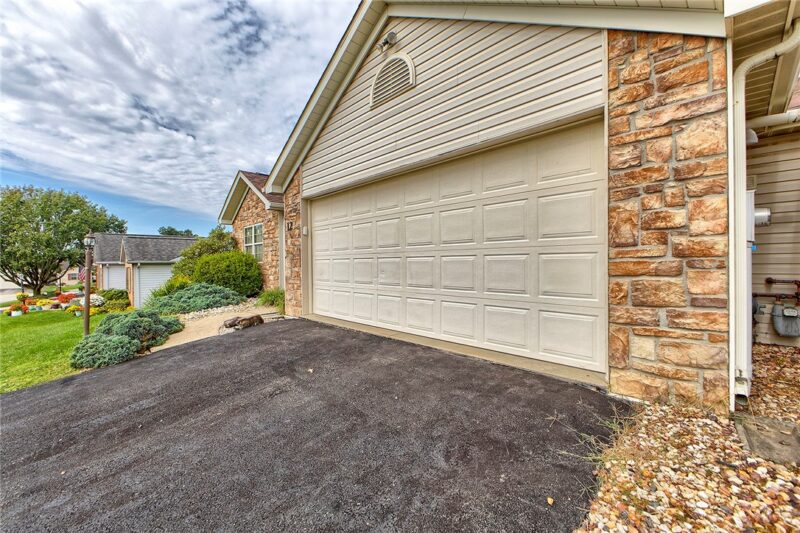 12 Medinah Court — photo 3