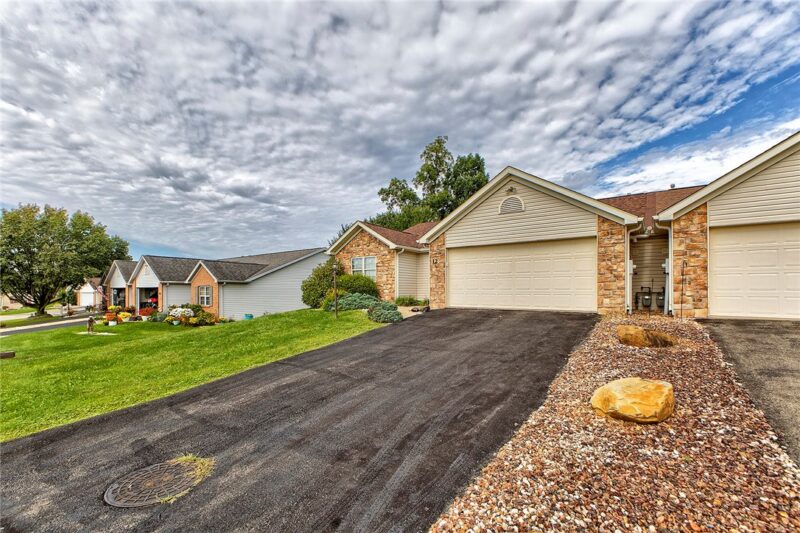 12 Medinah Court — photo 4