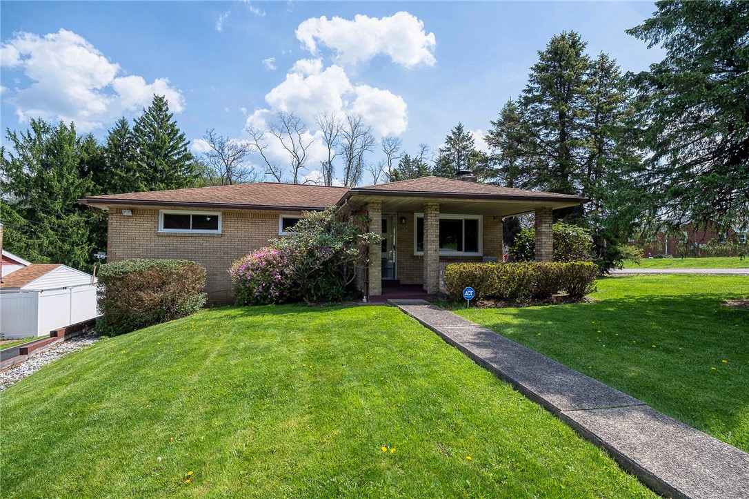 202 Russell Drive — photo 1