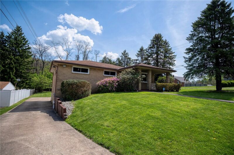 202 Russell Drive — photo 2