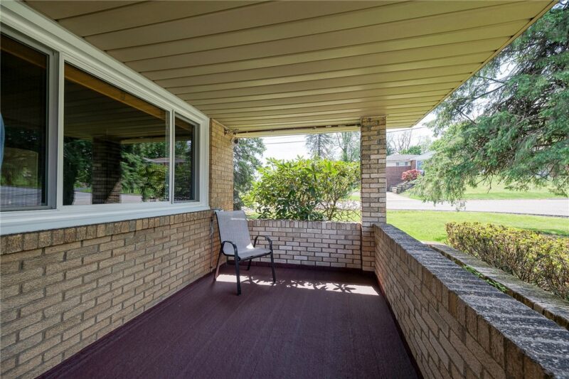 202 Russell Drive — photo 3