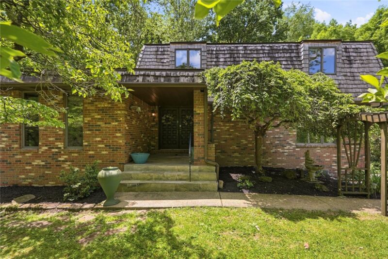 21 W Hillcrest Rd — photo 2