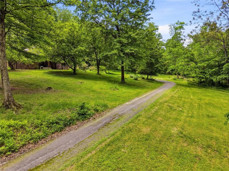 21 W Hillcrest Rd — photo 3