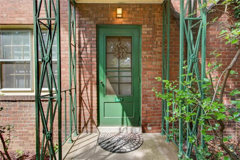 447 Sulgrave — photo 3
