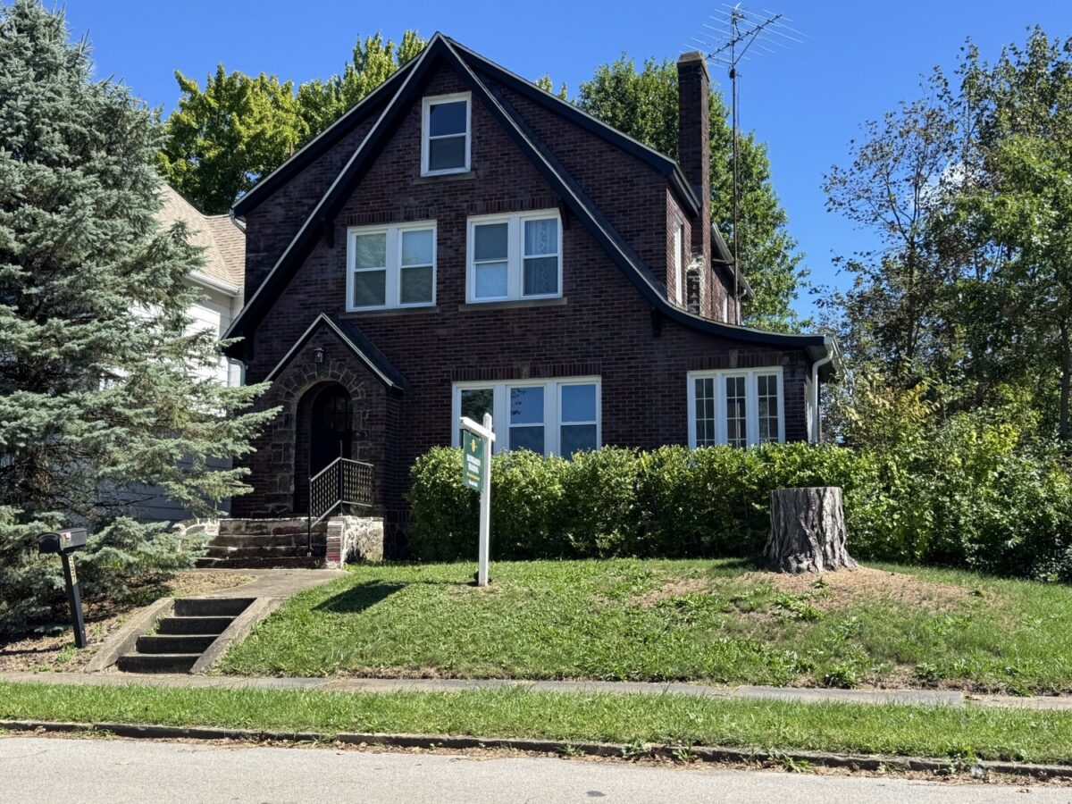 597 S Oakland Ave. S — photo 1