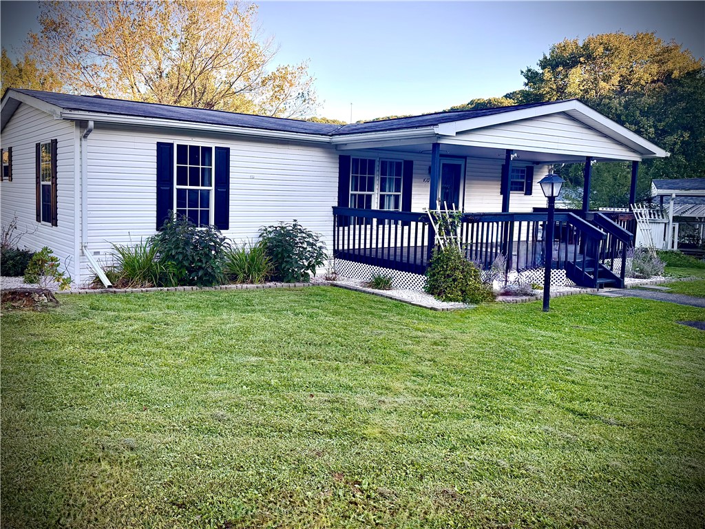 410 Meadows Dr — photo 1