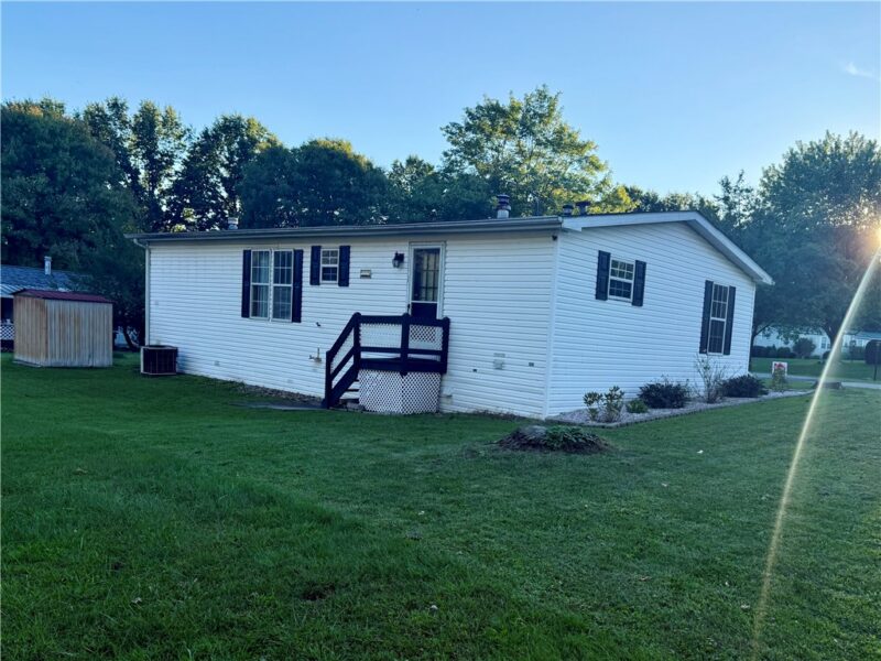 410 Meadows Dr — photo 2
