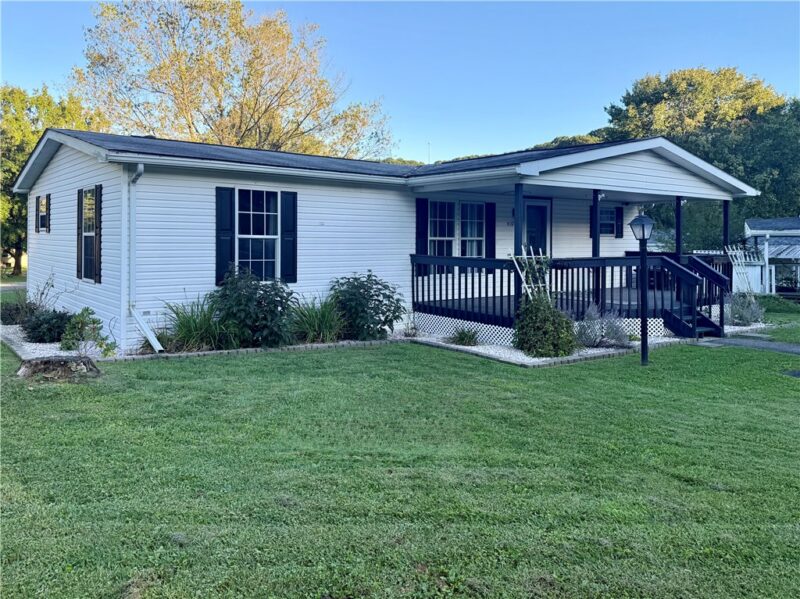 410 Meadows Dr — photo 3