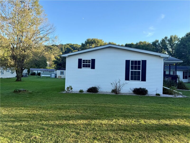 410 Meadows Dr — photo 4