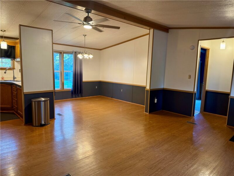 410 Meadows Dr — photo 5