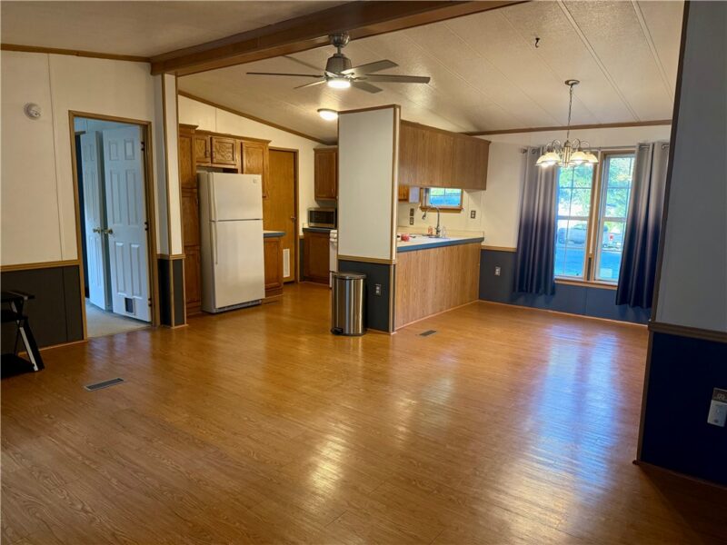 410 Meadows Dr — photo 6