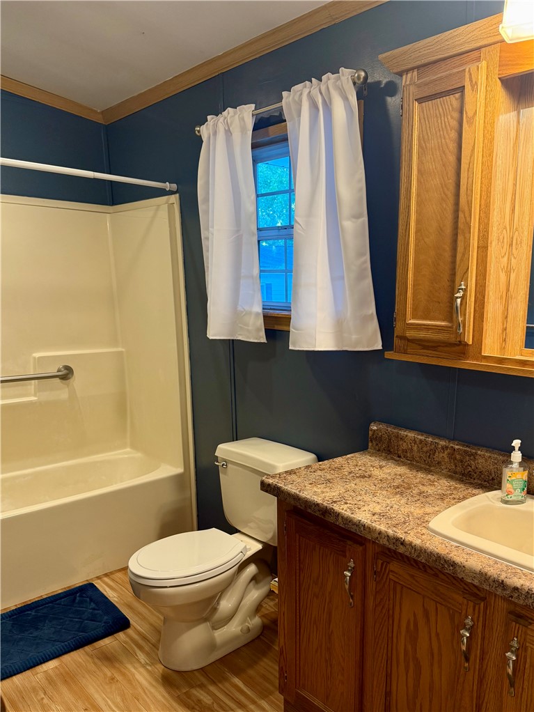 410 Meadows Dr — photo 7