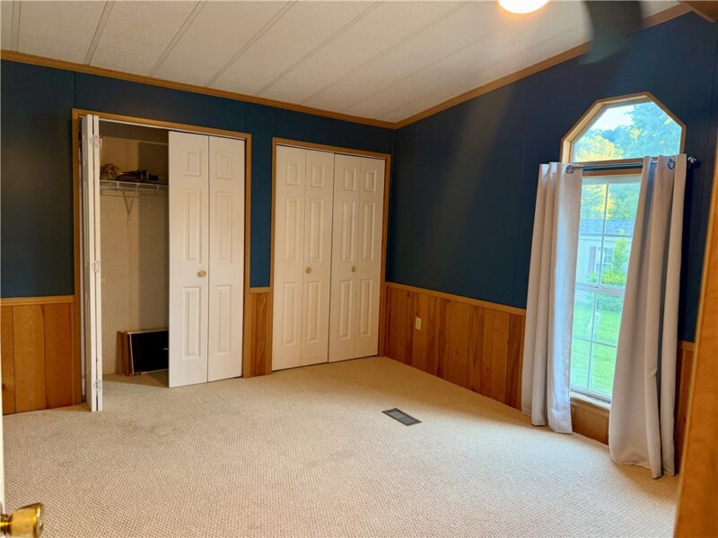 410 Meadows Dr — photo 8