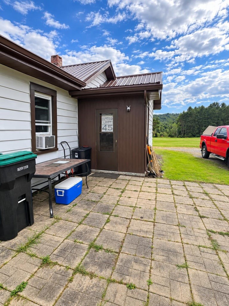 152 Gypsy Rd — photo 3