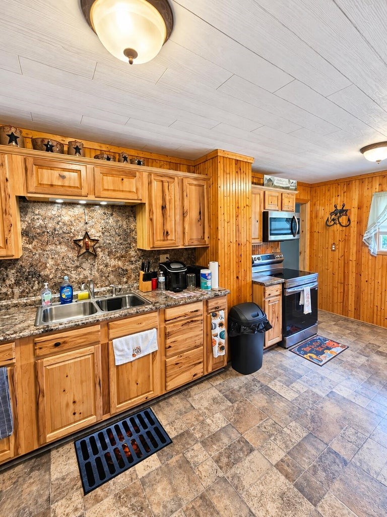 152 Gypsy Rd — photo 6