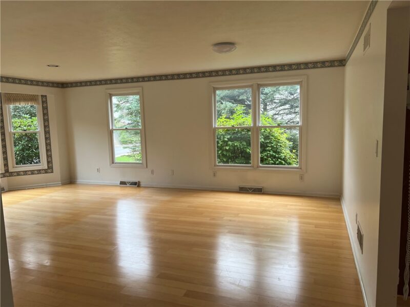 306 Newbury Dr — photo 6