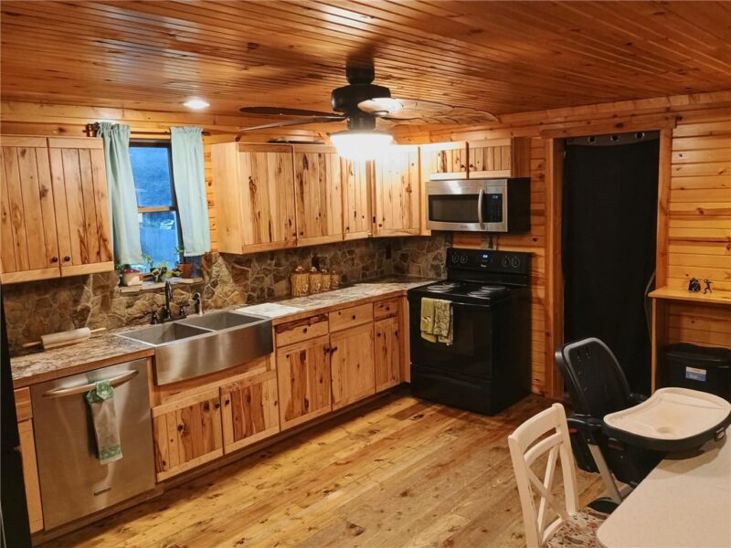 412 Church St — photo 2