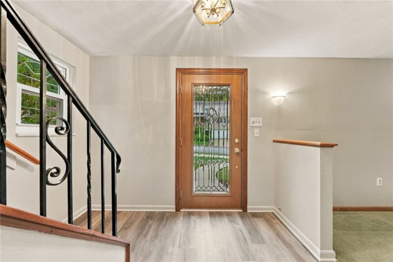 113 Larchwood Drive — photo 2