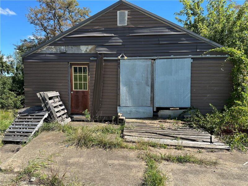 1058 Middletown Rd — photo 2