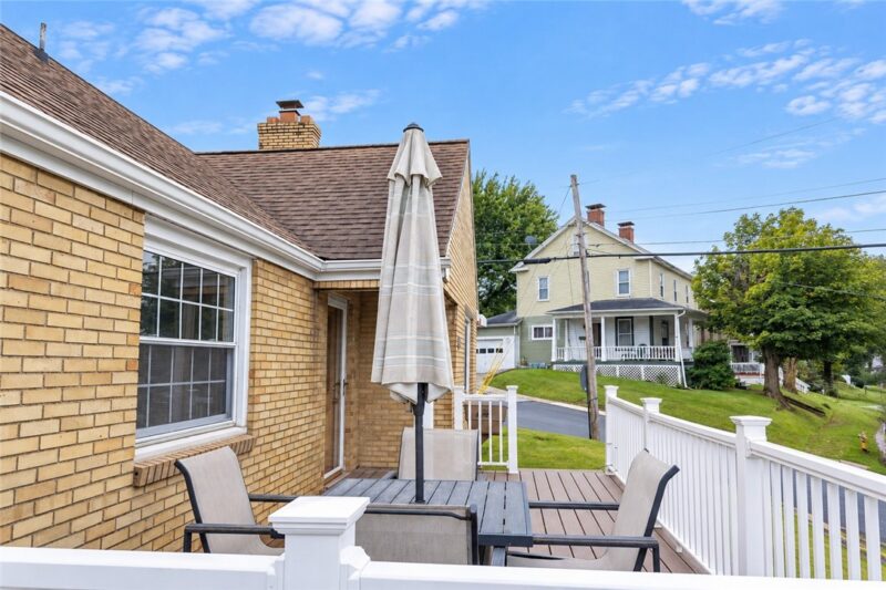 19 Hillcrest Ave — photo 3