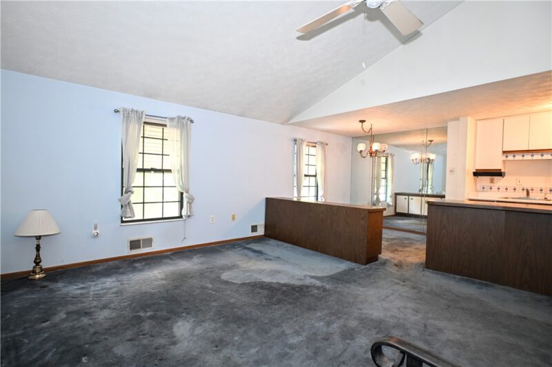 105 Williamsburg Drive — photo 3