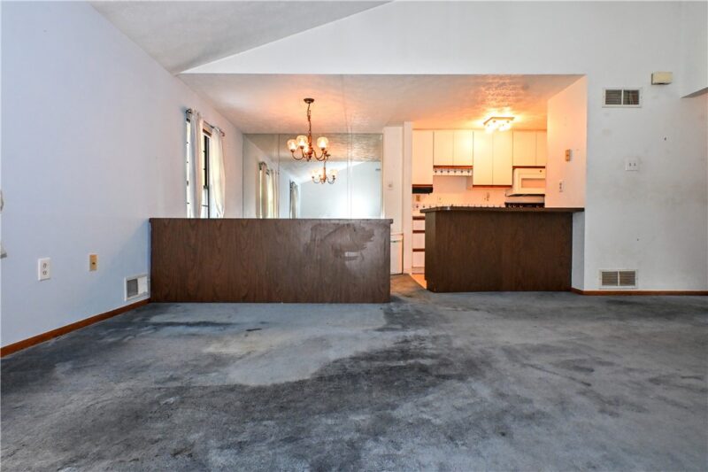 105 Williamsburg Drive — photo 4